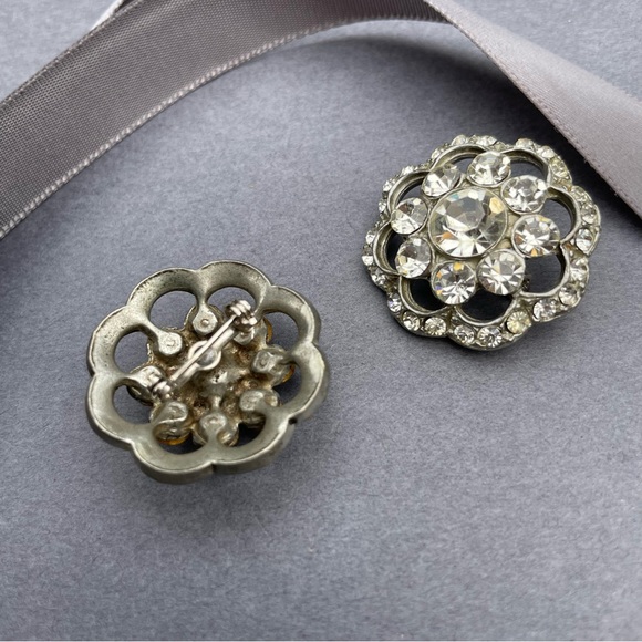 Scalloped Flower Clear Round Rhinestone Scatter Pin Pair - Picture 10 of 11